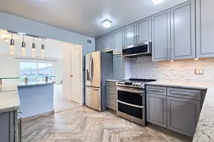 9442 Bay Colony Dr, Des Plaines, IL 60016 - Photo 5