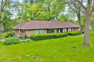 16 Green Ridge Rd, Elgin, IL 60120 - Photo 3