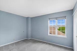 560 Woodhaven Dr, Mundelein, IL 60060 - Photo 9