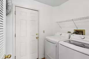 560 Woodhaven Dr, Mundelein, IL 60060 - Photo 13