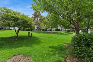 560 Woodhaven Dr, Mundelein, IL 60060 - Photo 15