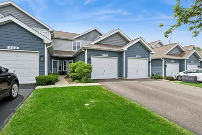 560 Woodhaven Drive, Mundelein, IL 60060 - Photo 1
