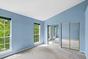 560 Woodhaven Dr, Mundelein, IL 60060 - Photo 11