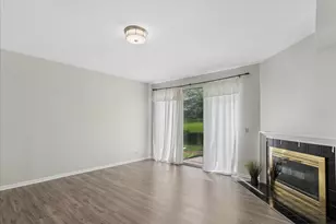 560 Woodhaven Dr, Mundelein, IL 60060 - Photo 5