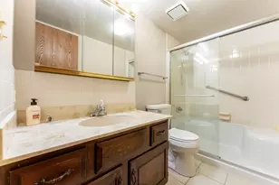 245 Windsor Ln, Willowbrook, IL 60527 - Photo 17