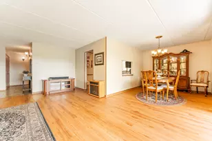 245 Windsor Ln, Willowbrook, IL 60527 - Photo 7