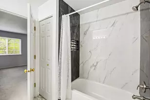 1058 Providence Ln, Buffalo Grove, IL 60089 - Photo 23