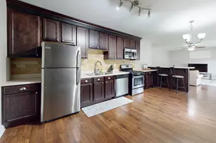 305 Cedar Ct, Streamwood, IL 60107 - Photo 7