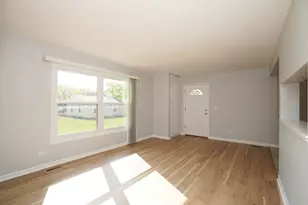 223 Harvest Ct, Vernon Hills, IL 60061 - Photo 3