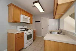 223 Harvest Ct, Vernon Hills, IL 60061 - Photo 7