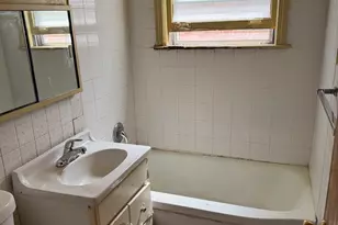 6541 N Hoyne Ave, Chicago, IL 60645 - Photo 5
