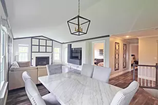 2012 Quaker Hollow Ln, Streamwood, IL 60107 - Photo 5