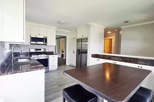 2012 Quaker Hollow Ln, Streamwood, IL 60107 - Photo 11