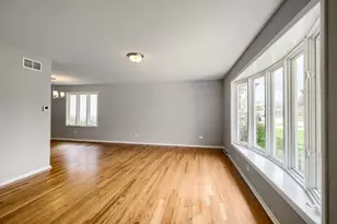 1305 E Ardyce Ln, Mount Prospect, IL 60056 - Photo 9