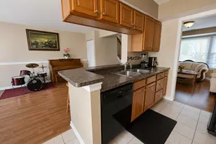 3416 Greenwich Ln, Island Lake, IL 60042 - Photo 5