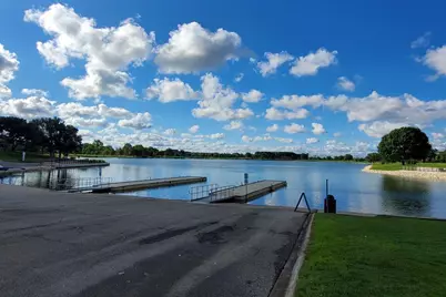 2140 Eastview Drive, Des Plaines, IL 60018 - Photo 15