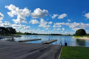 2140 Eastview Dr, Des Plaines, IL 60018 - Photo 15