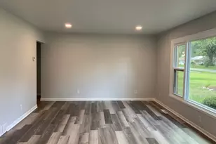 3929 Pinecrest Rd, Rockford, IL 61107 - Photo 5