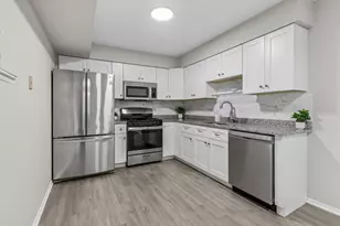 605 Limerick Ln, Schaumburg, IL 60193 - Photo 5