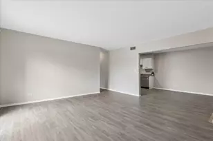 605 Limerick Ln, Schaumburg, IL 60193 - Photo 3
