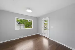 25 S Illinois Ave, Villa Park, IL 60181 - Photo 9