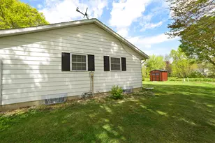 101 Hazelwood Dr, Wyanet, IL 61379 - Photo 5