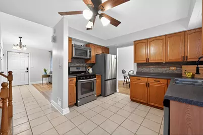 701 Buffalo Circle, Carol Stream, IL 60188 - Photo 9