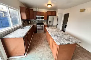 1373 Greenbrook Ct, Hanover Park, IL 60133 - Photo 3