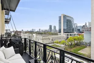 758 N Larrabee St, Chicago, IL 60654 - Photo 17