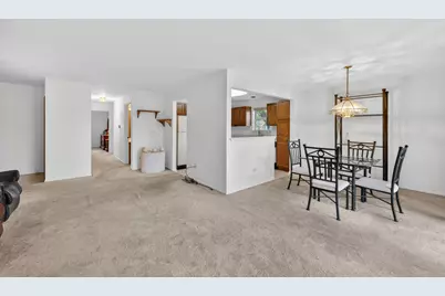 2845 Meadow Lane #V1, Schaumburg, IL 60193 - Photo 3
