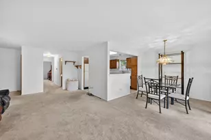 2845 Meadow Ln, Schaumburg, IL 60193 - Photo 3