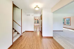 4122 Crimson Dr, Hoffman Estates, IL 60192 - Photo 3