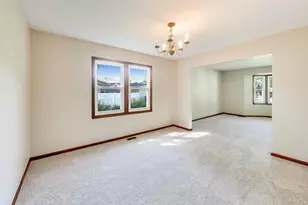 4122 Crimson Dr, Hoffman Estates, IL 60192 - Photo 7
