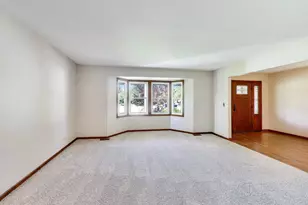 4122 Crimson Dr, Hoffman Estates, IL 60192 - Photo 5