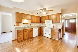 4122 Crimson Dr, Hoffman Estates, IL 60192 - Photo 9