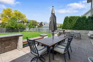 924 Naples Ln, Woodridge, IL 60517 - Photo 15