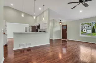 6292 Eagle Ridge Dr, Gurnee, IL 60031 - Photo 3