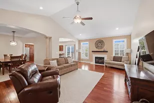 2337 Dustin Dr, Sycamore, IL 60178 - Photo 9