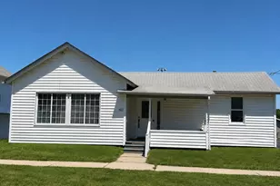 912 Solfisburg Ave, Aurora, IL 60505 - Photo 1