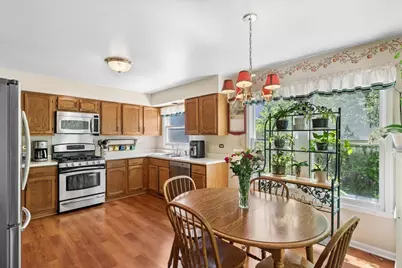 72 Julie Lane, Vernon Hills, IL 60061 - Photo 11