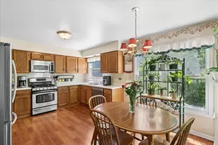72 Julie Ln, Vernon Hills, IL 60061 - Photo 11