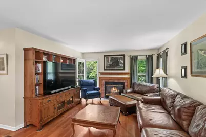 72 Julie Lane, Vernon Hills, IL 60061 - Photo 9