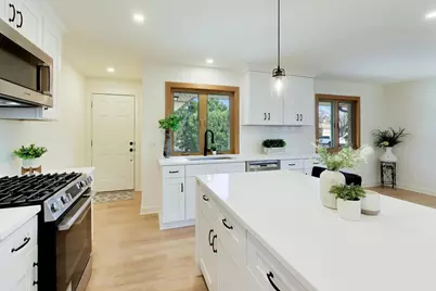 656 Jon Lane, Des Plaines, IL 60016 - Photo 7