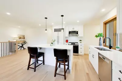 656 Jon Lane, Des Plaines, IL 60016 - Photo 5