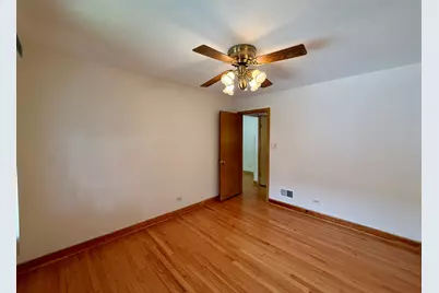 10416 S Sacramento Avenue, Chicago, IL 60655 - Photo 5