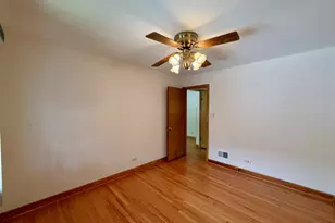 10416 S Sacramento Ave, Chicago, IL 60655 - Photo 5