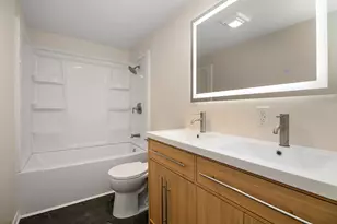 988 Spruce Ln, Saint Anne, IL 60964 - Photo 9