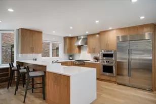 1307 N Sutton Pl, Chicago, IL 60610 - Photo 13