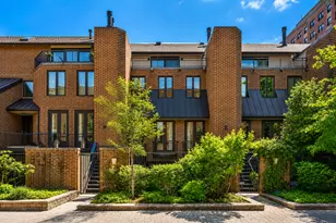 1307 N Sutton Pl, Chicago, IL 60610 - Photo 1
