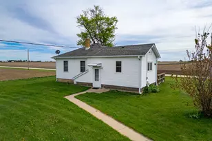 21137 Fenstermaker Rd, Sycamore, IL 60178 - Photo 19